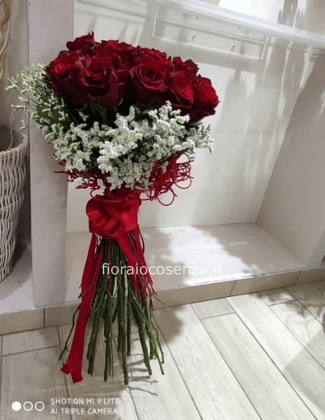 Mazzo rose rosse e limonium