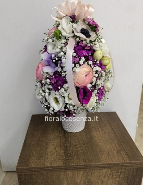 Uovo di pasqua floreale