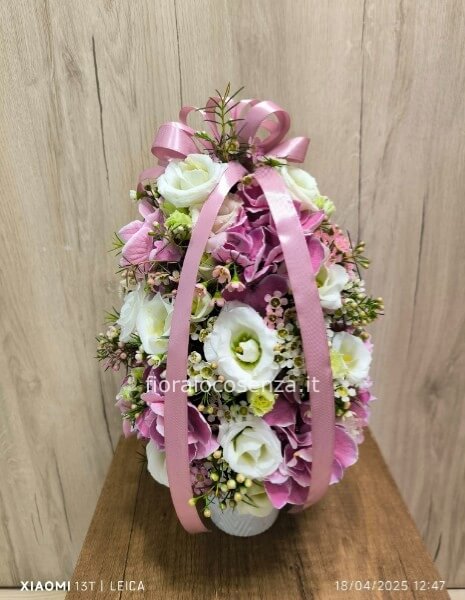 Uovo di pasqua floreale